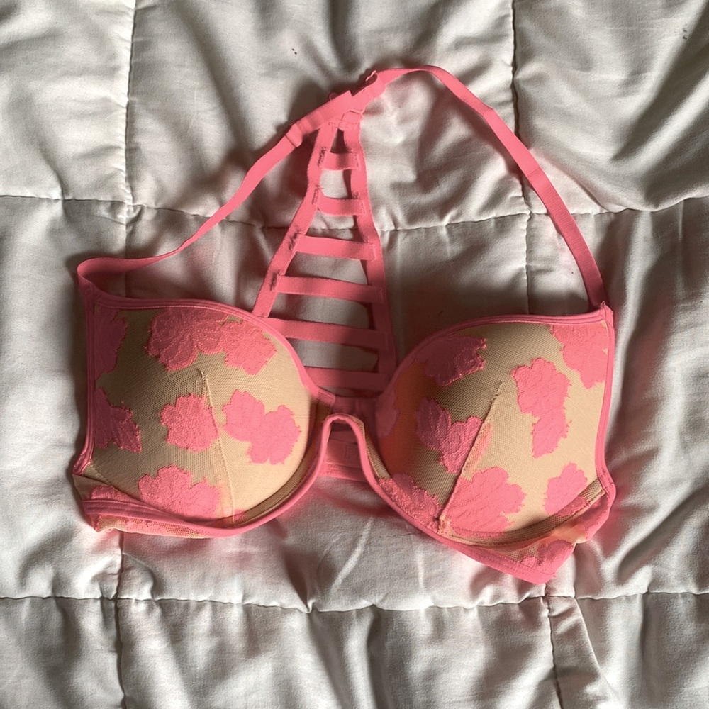 pink bra
